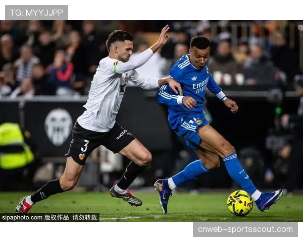 瓦伦西亚0-0闷平奥萨苏纳，两队全场仅3次射正。